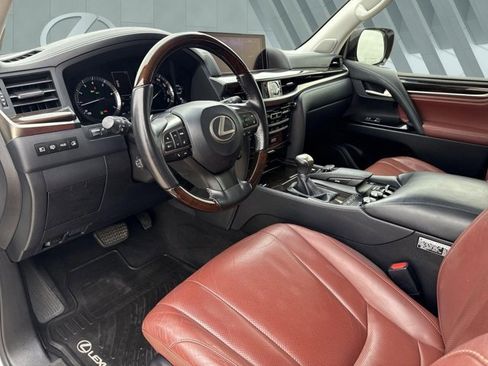 Used 2019 Lexus LX 570 4WD w/ Luxury Package image 10