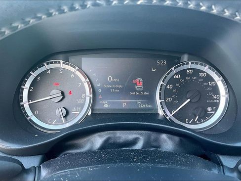 Used 2023 Toyota Highlander XLE FWD image 13