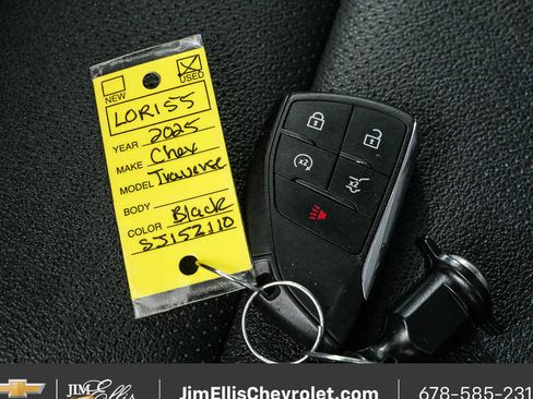 Used 2025 Chevrolet Traverse LT image 38