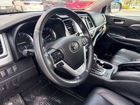 Used 2019 Toyota Highlander SE AWD/4WD image 12