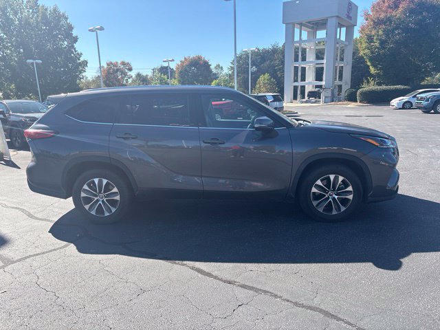 Used 2021 Toyota Highlander XLE FWD image 7