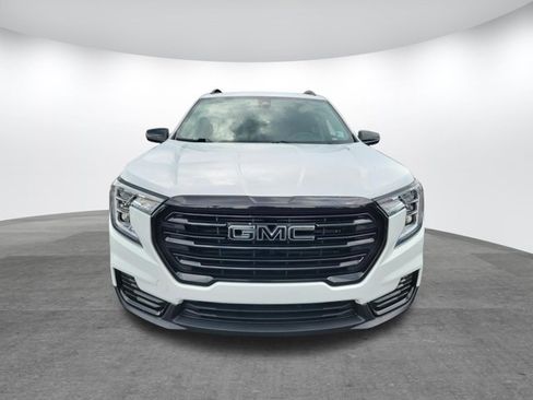 Used 2023 GMC Terrain SLE w/ Elevation Edition FWD image 2