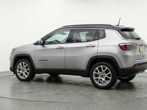 Used 2025 Jeep Compass Limited image 9