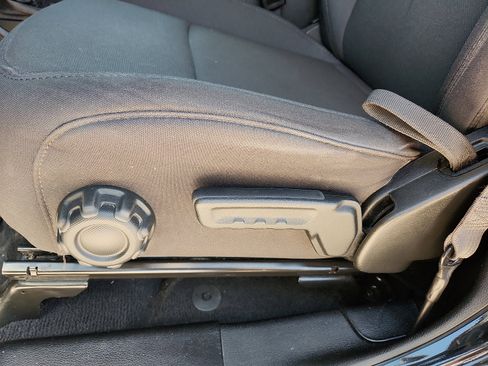 Used 2023 Jeep Gladiator Sport AWD/4WD image 11