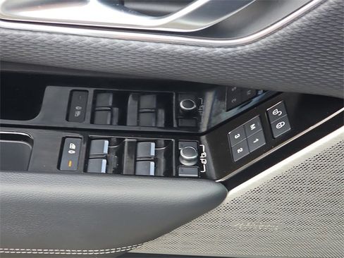 Certified 2020 Land Rover Range Rover Velar R-Dynamic S image 31