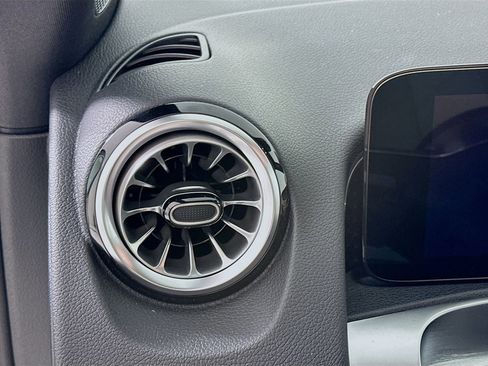 New 2026 Mercedes-Benz GLB 250 image 11