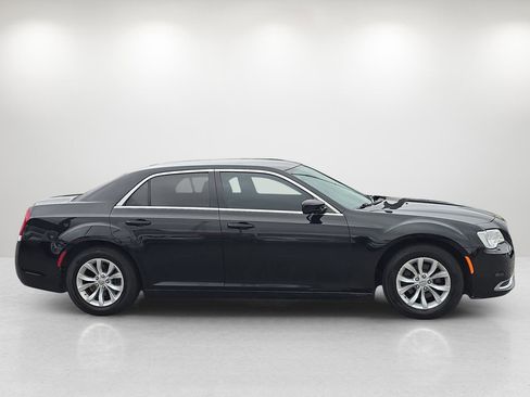 Used 2015 Chrysler 300 Limited image 4