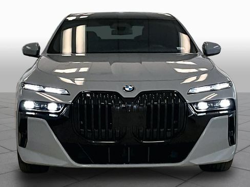 Used 2024 BMW 760i xDrive w/ Executive Package AWD/4WD image 3