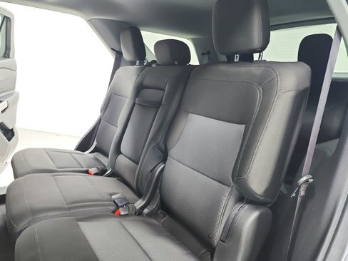 Used 2022 Ford Explorer XLT RWD image 36
