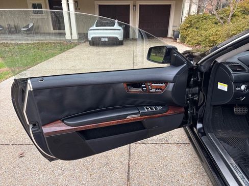 Used 2010 Mercedes-Benz CL 550 4MATIC image 10