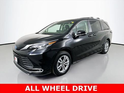 Certified 2024 Toyota Sienna Platinum image 5