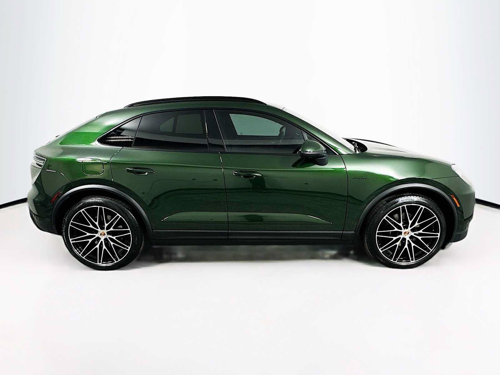 Used 2026 Porsche Macan Electric RWD image 8