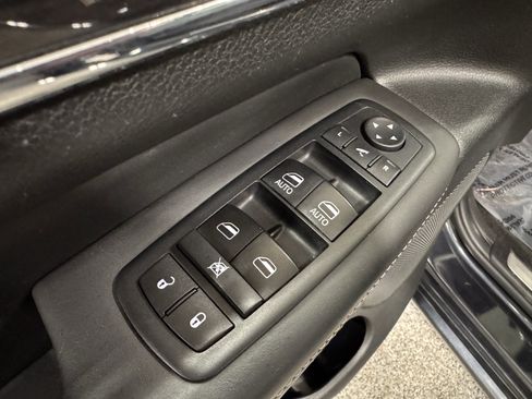 Used 2014 Jeep Grand Cherokee Overland image 24