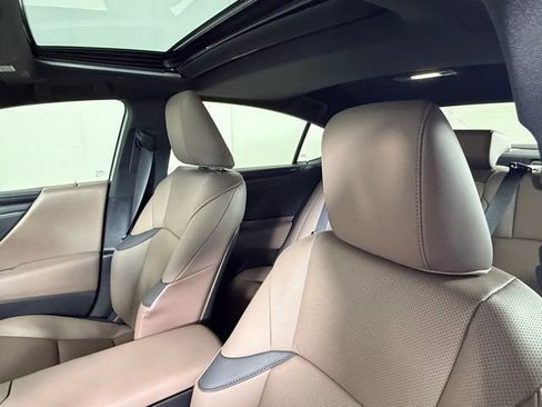 Used 2025 Lexus ES 350 w/ Premium Package image 7