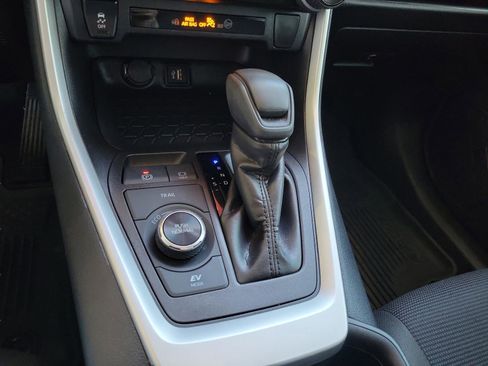 Certified 2025 Toyota RAV4 LE image 15