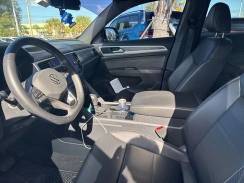 Used 2022 Volkswagen Atlas Cross Sport SE w/ Panoramic Sunroof Package image 15