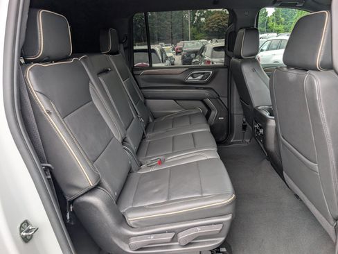 Used 2024 Chevrolet Suburban Premier RWD image 13