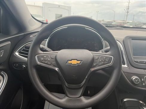 Used 2018 Chevrolet Malibu LT FWD image 15