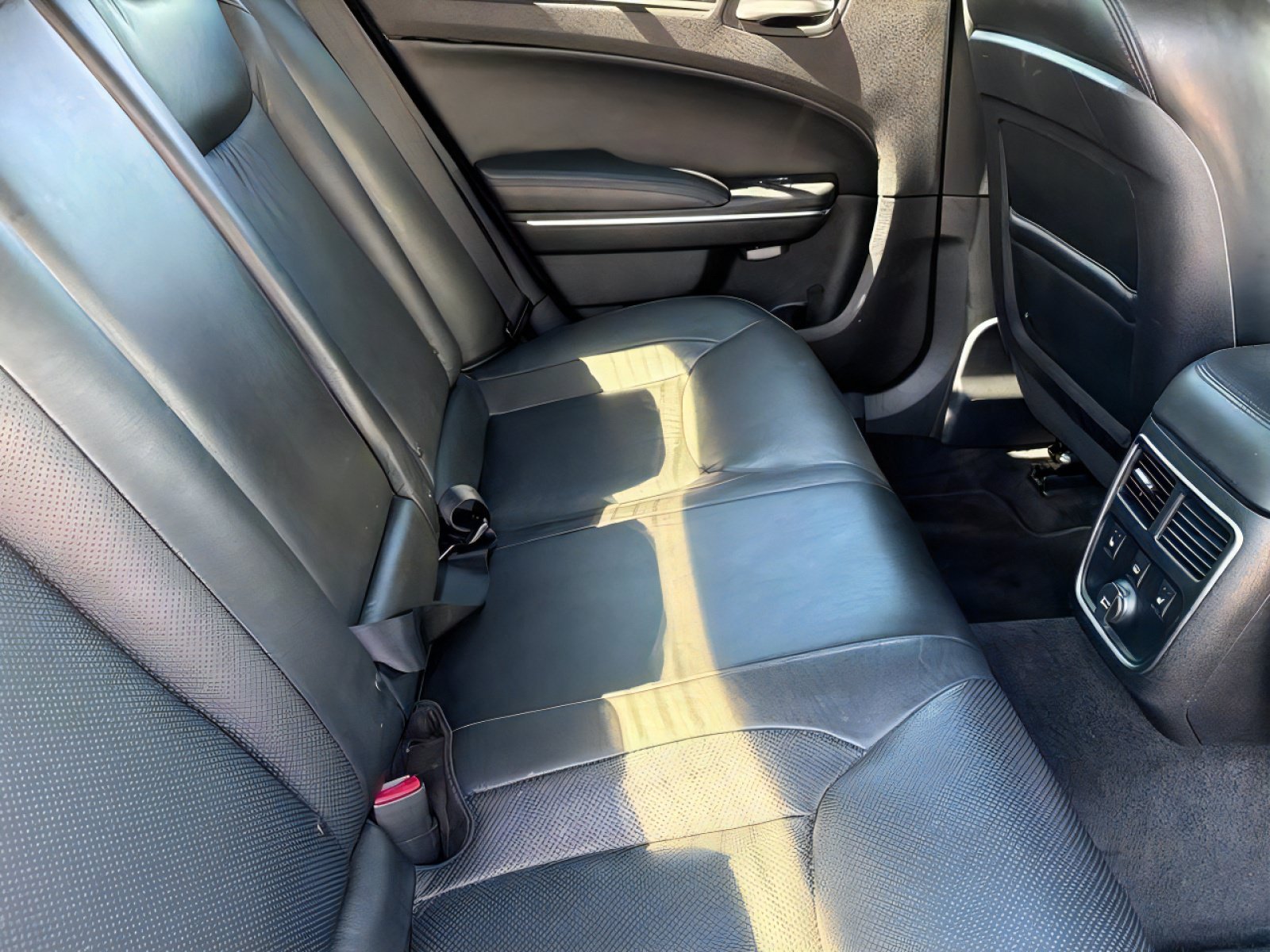 Used 2011 Chrysler 300 C RWD image 12