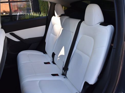 Used 2021 Tesla Model Y Long Range image 25