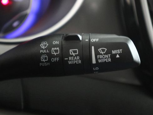 Used 2024 Chrysler Pacifica Touring-L image 32