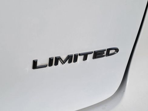 Used 2023 Chrysler Pacifica Limited FWD image 26