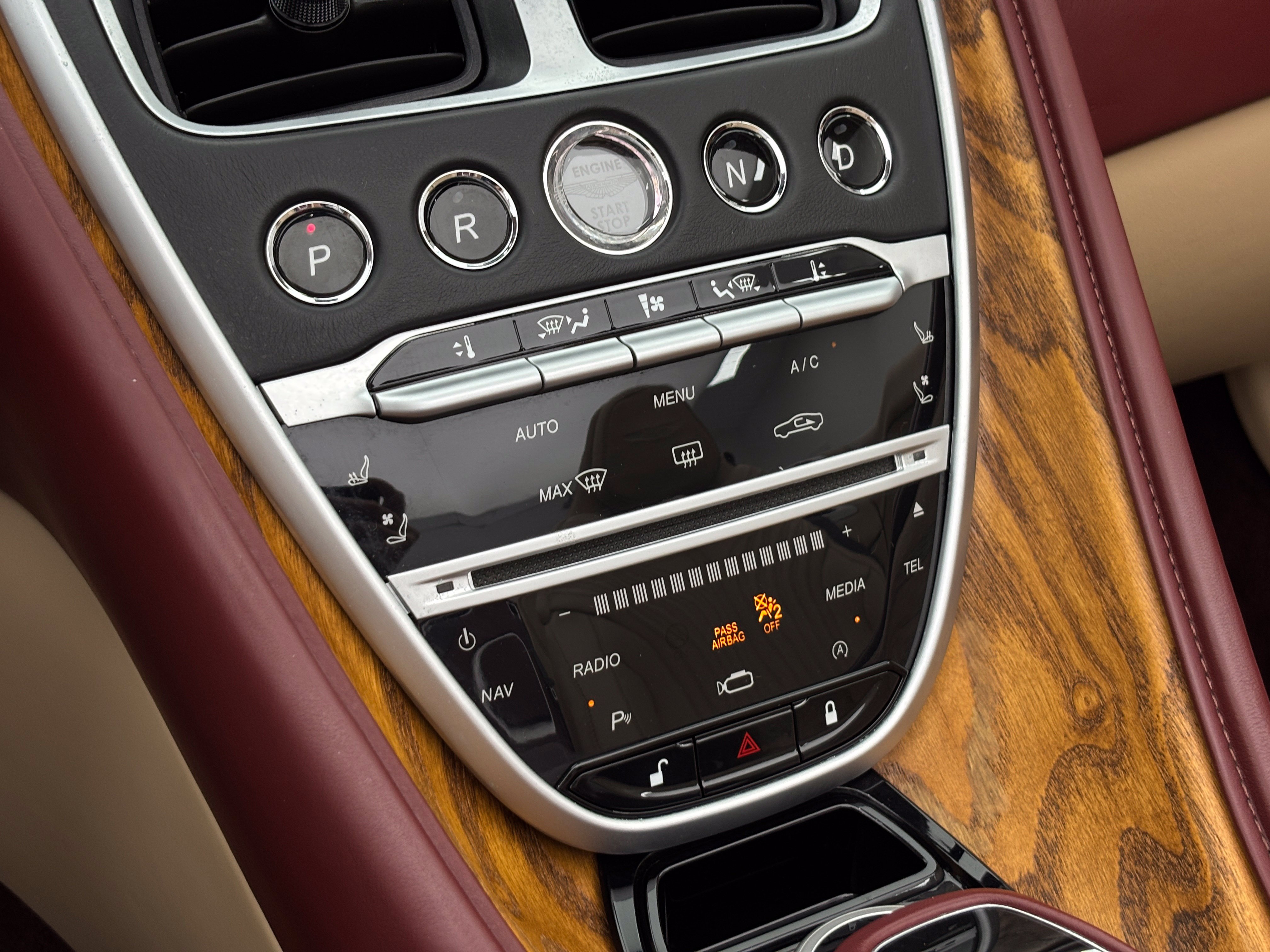 Used 2019 Aston Martin DB11 Volante RWD image 36