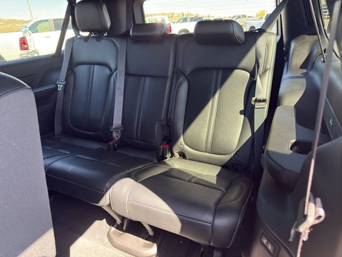 Used 2025 Jeep Wagoneer L 4WD image 13