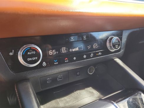 Used 2022 Mitsubishi Outlander SEL image 27