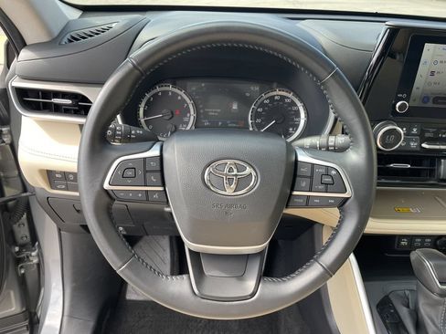 Certified 2025 Toyota Highlander XLE AWD/4WD image 16