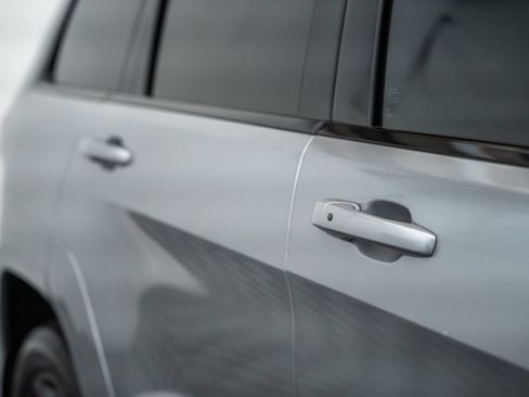 Used 2019 Jeep Grand Cherokee High Altitude AWD/4WD image 18