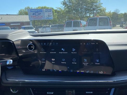 New 2025 Chevrolet Suburban Premier image 16