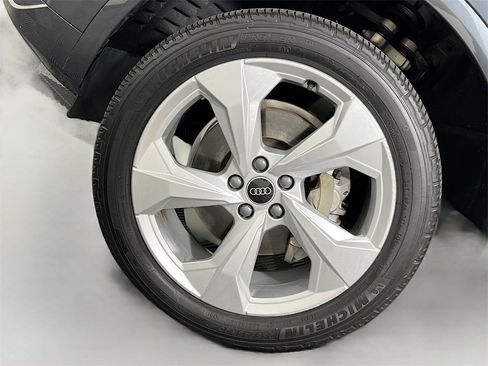 Used 2021 Audi Q5 Prestige w/ Prestige Package image 31