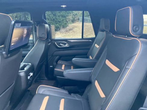 Used 2023 GMC Yukon AT4 w/ AT4 Premium Package AWD/4WD image 4