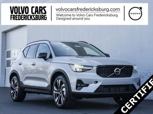 Certified 2025 Volvo XC40 B5 Ultra w/ Climate Package image 1