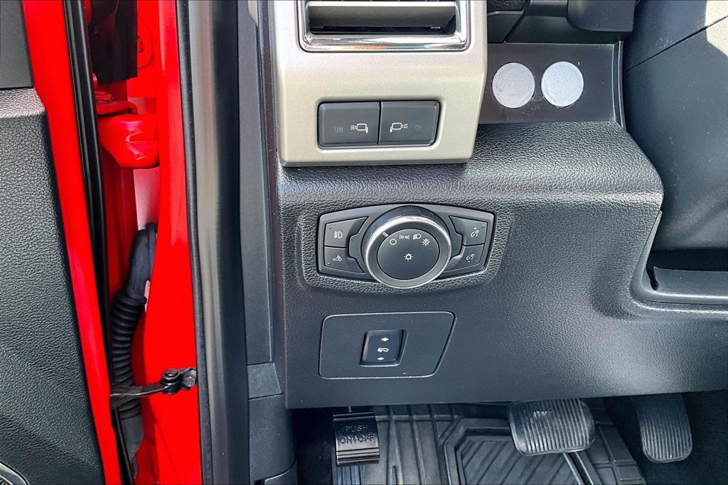 Used 2016 Ford F150 Lariat w/ Equipment Group 502A Luxury AWD/4WD image 38