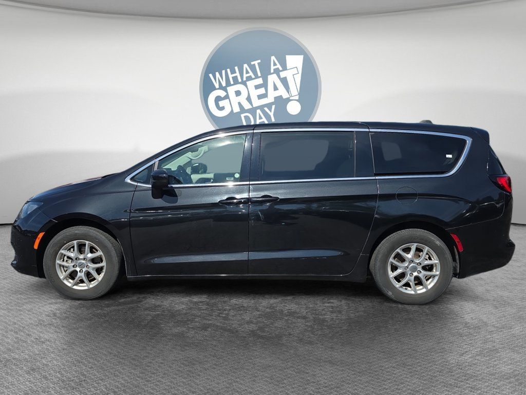 Used 2023 Chrysler Voyager LX FWD image 7