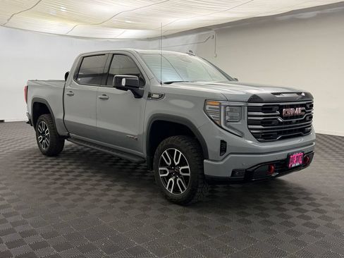Used 2025 GMC Sierra 1500 AT4 w/ Technology Package AWD/4WD image 7