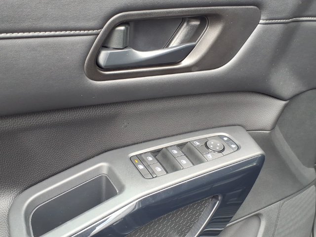 Used 2025 Nissan Pathfinder S AWD/4WD image 15