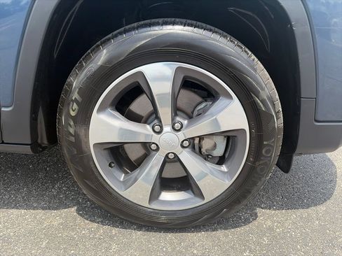 Used 2020 Jeep Cherokee Limited AWD/4WD image 9