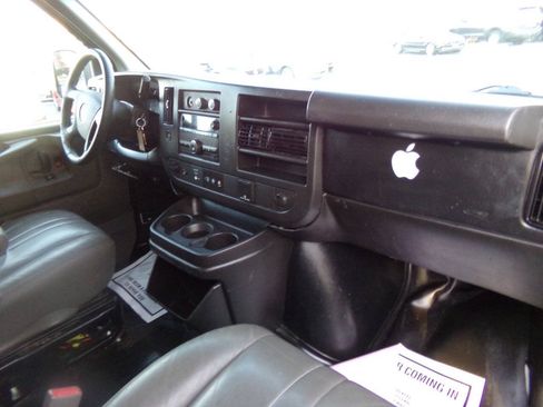 Used 2015 Chevrolet Express 2500 RWD image 6