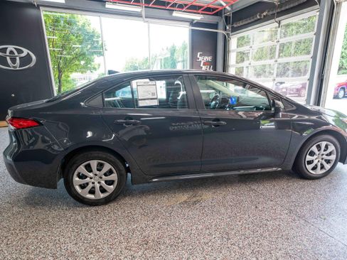 Used 2025 Toyota Corolla LE FWD image 4