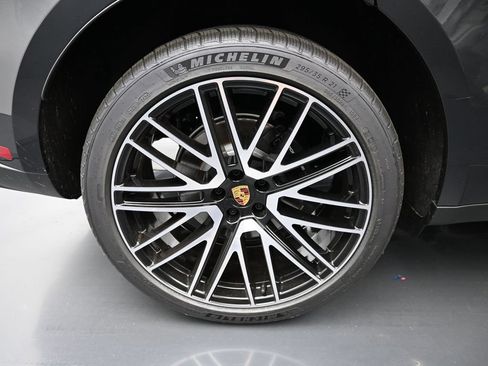 Certified 2026 Porsche Macan AWD/4WD image 22