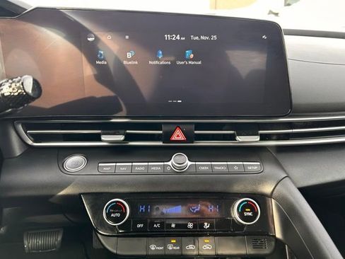 Used 2024 Hyundai Elantra SEL image 16