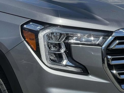 Used 2023 GMC Terrain SLT AWD/4WD image 10