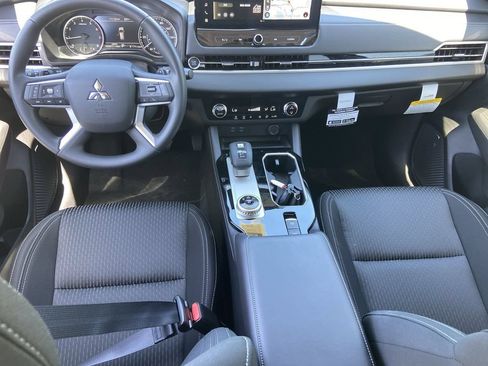 New 2026 Mitsubishi Outlander ES FWD image 16