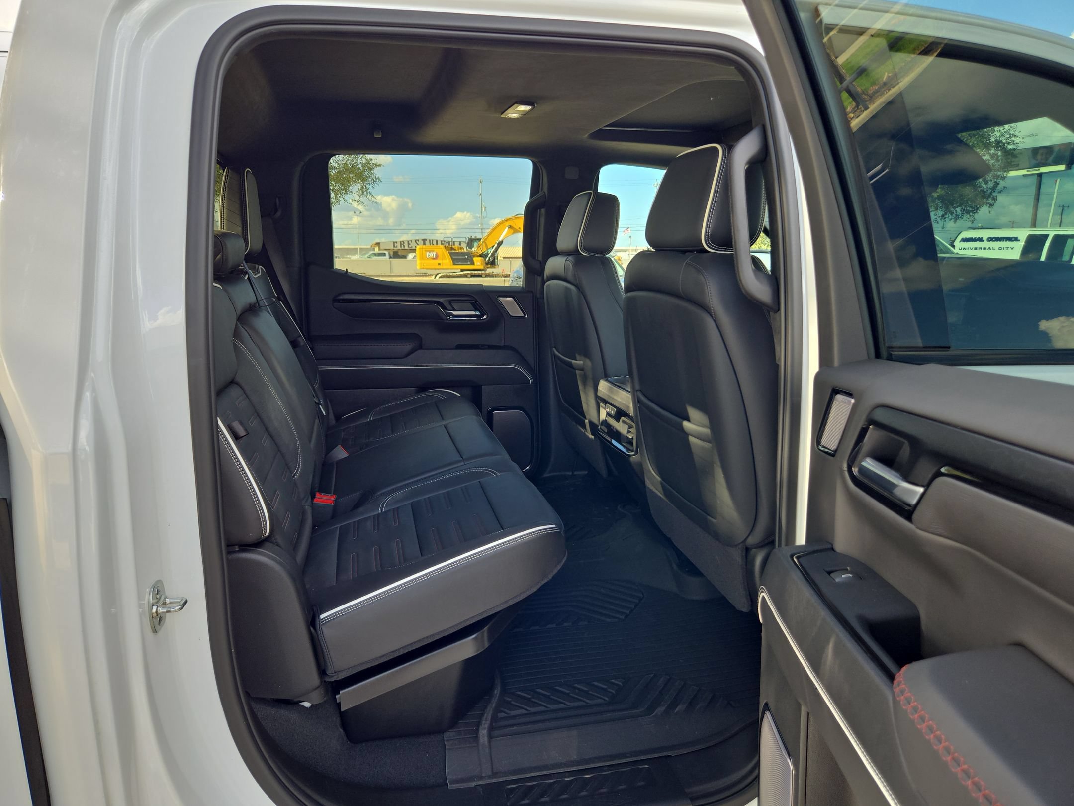 Certified 2025 GMC Sierra 1500 AT4X w/ AT4X AEV Edition AWD/4WD image 24