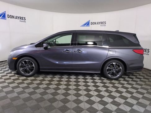 Used 2024 Honda Odyssey Elite image 2