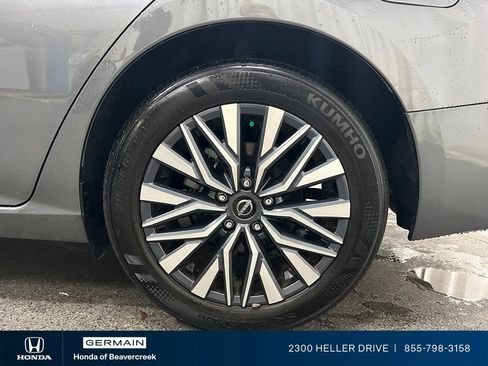 Used 2025 Nissan Altima 2.5 SV FWD image 14