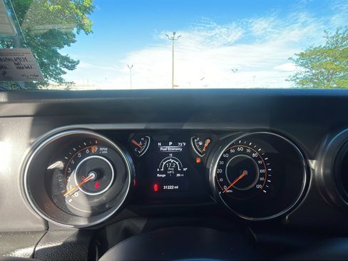 Used 2021 Jeep Gladiator Sport AWD/4WD image 13